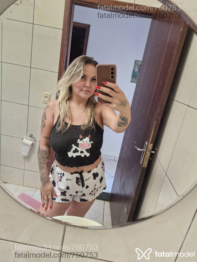Acompanhante mulher loira (o) de olhos castanhos - BOING BOING