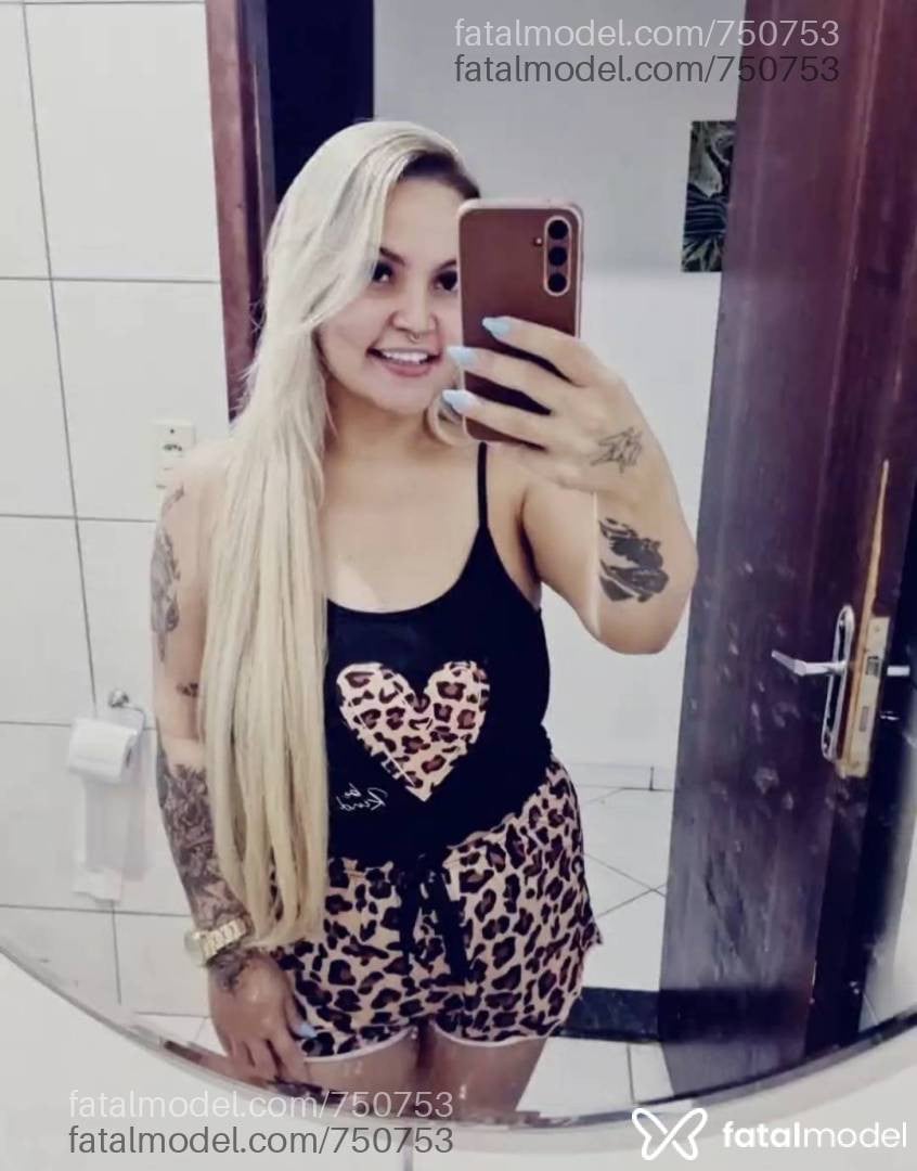 Acompanhante mulher loira (o) de olhos castanhos - BOING BOING