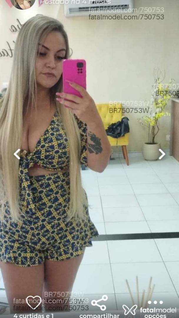 Acompanhante mulher loira (o) de olhos castanhos - BOING BOING