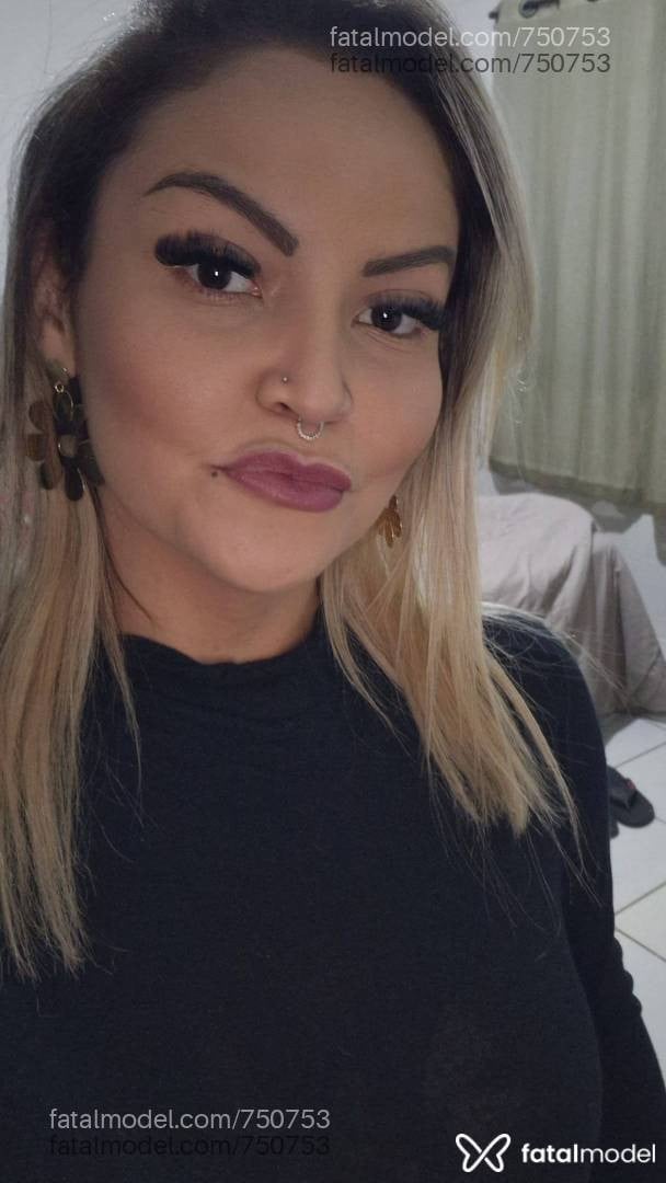 Acompanhante mulher loira (o) de olhos castanhos em Maringá - BOING BOING