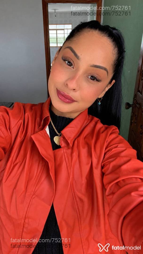 Acompanhante mulher morena (o) de olhos castanhos - Paula Diniz