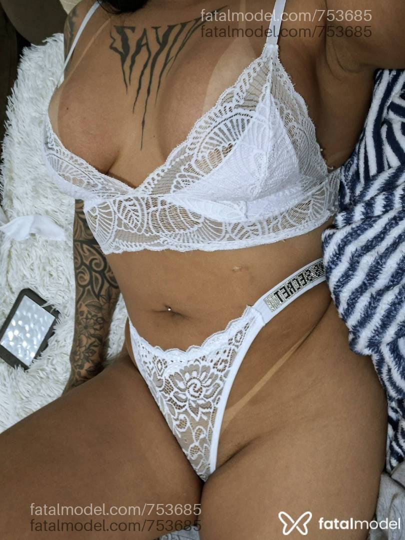 Acompanhante mulher morena (o) de olhos pretos - Sarah Tavares