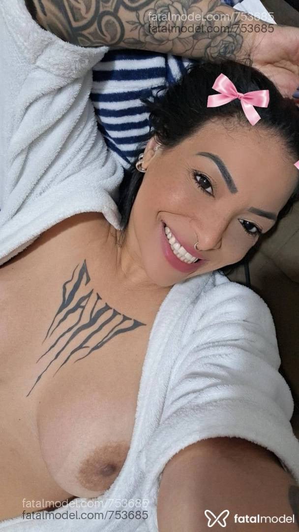 Acompanhante mulher morena (o) de olhos pretos - Sarah Tavares