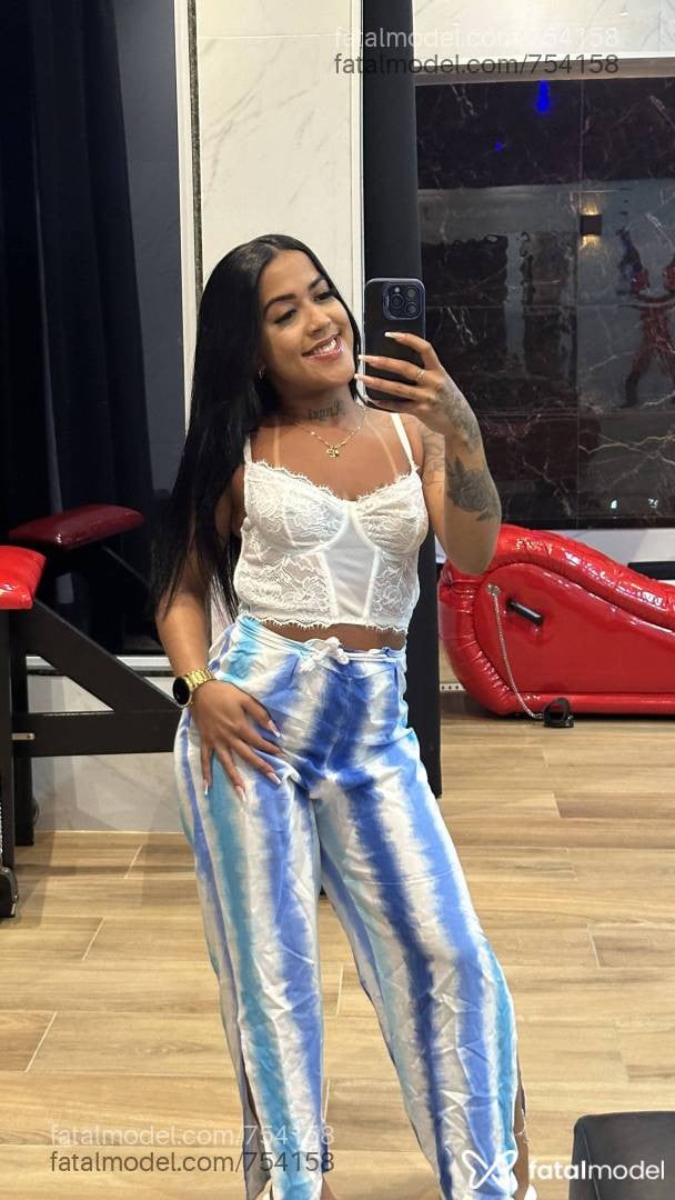 Acompanhante mulher com cabelo castanho de olhos pretos - NATASHA