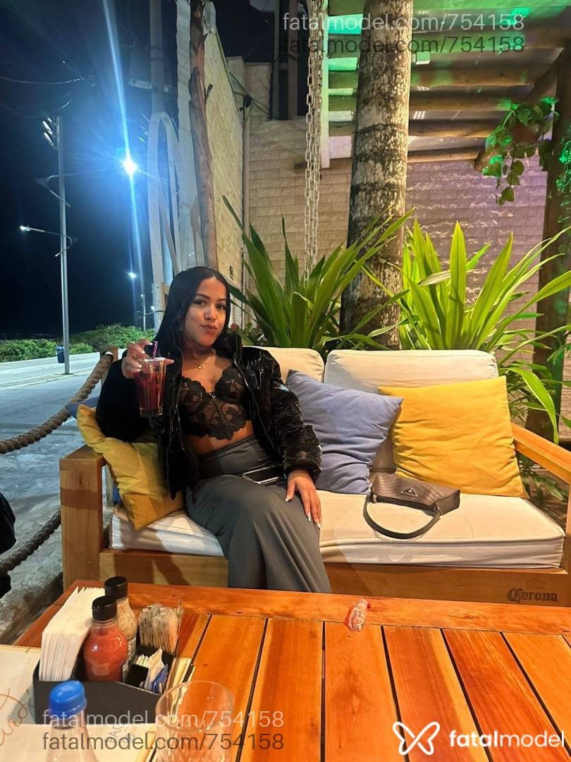 Acompanhante mulher com cabelo castanho de olhos mel em Balneário Camboriú - NATASHA