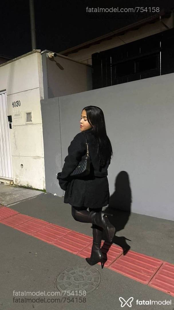 Acompanhante mulher com cabelo castanho de olhos mel em Balneário Camboriú - NATASHA