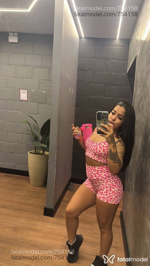 Acompanhante mulher com cabelo castanho de olhos pretos - NATASHA