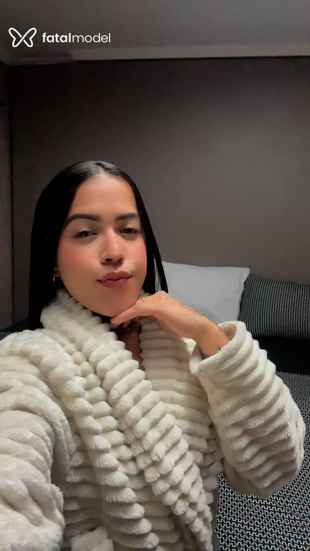 Acompanhante mulher com cabelo castanho de olhos pretos em Balneário Camboriú Acompanhante mulher com cabelo castanho de olhos pretos em Balneário Camboriú - NATASHA