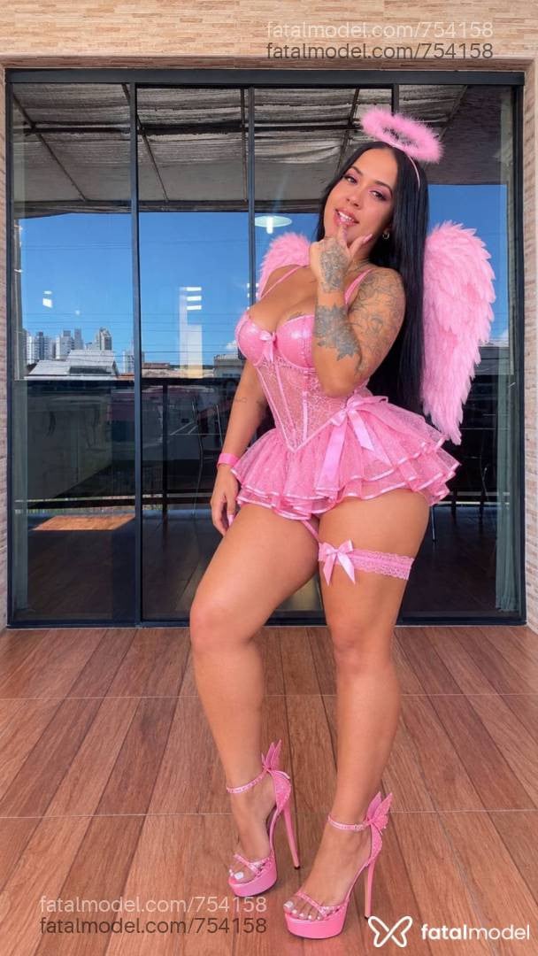 Acompanhante mulher com cabelo castanho de olhos pretos - NATASHA