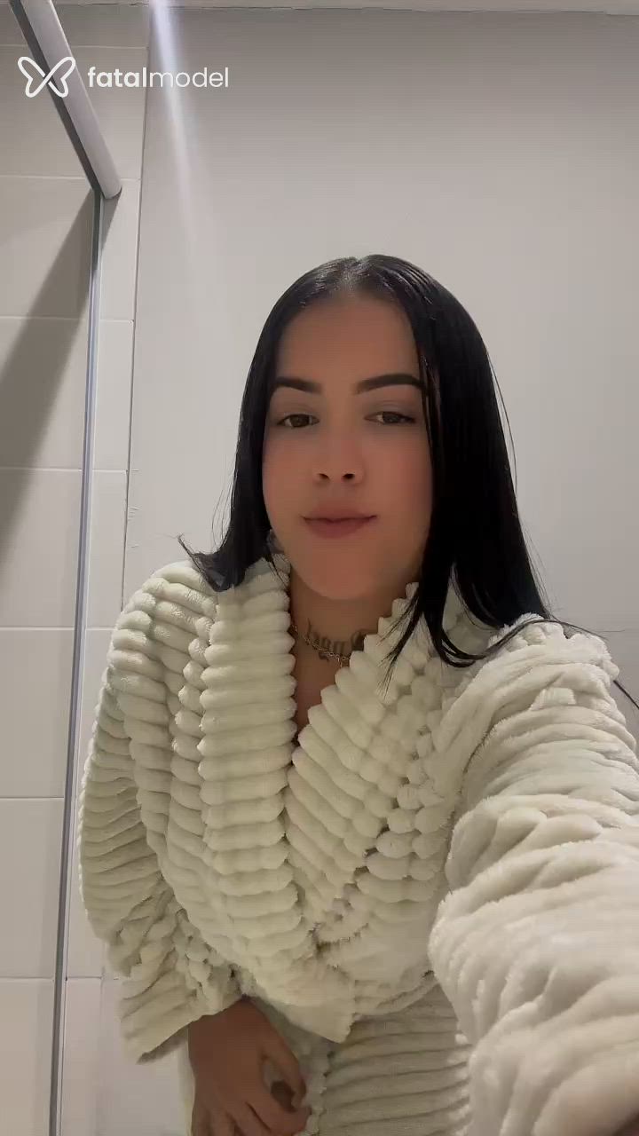 Acompanhante mulher com cabelo castanho de olhos pretos em Balneário Camboriú Acompanhante mulher com cabelo castanho de olhos pretos em Balneário Camboriú - NATASHA
