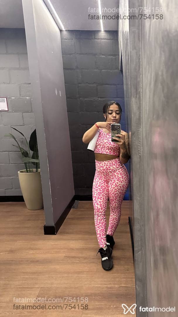 Acompanhante mulher com cabelo castanho de olhos pretos - NATASHA