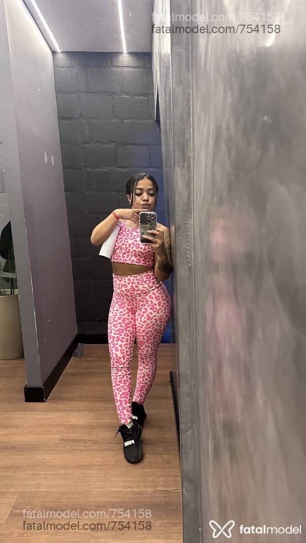 Acompanhante mulher com cabelo castanho de olhos pretos - NATASHA
