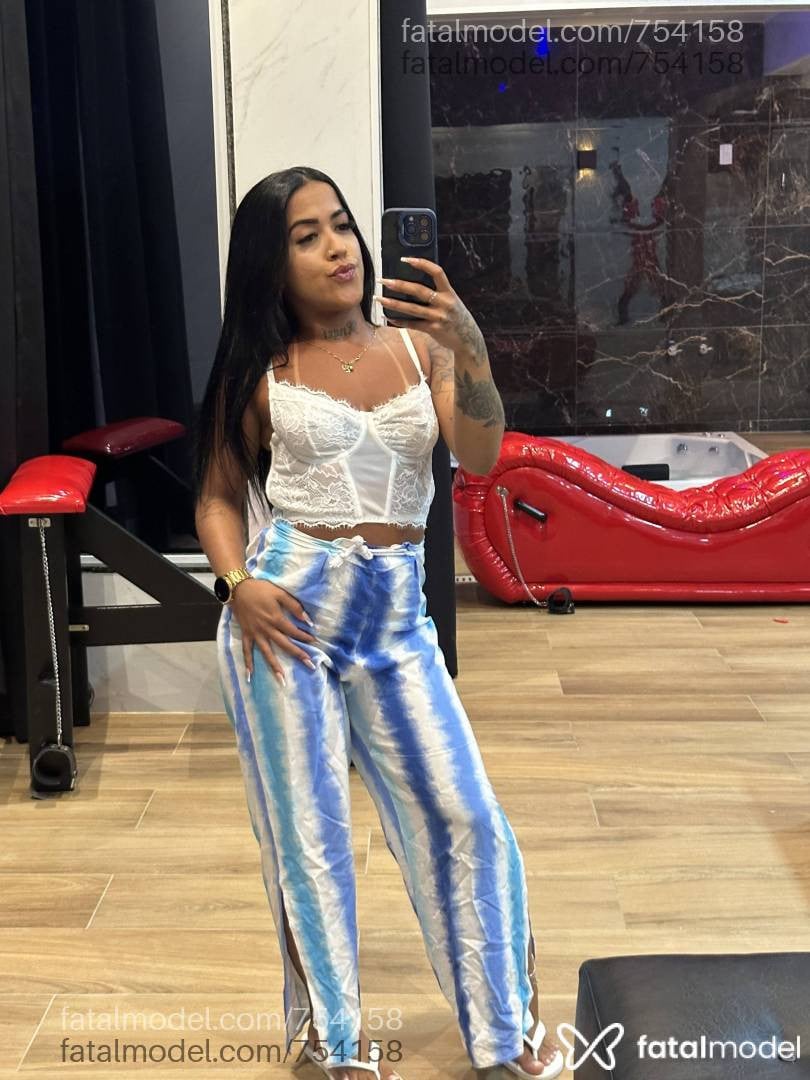 Acompanhante mulher com cabelo castanho de olhos pretos - NATASHA