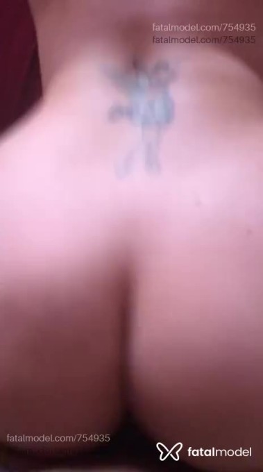 Acompanhante mulher loira (o) de olhos castanhos em Araxá - Jeize