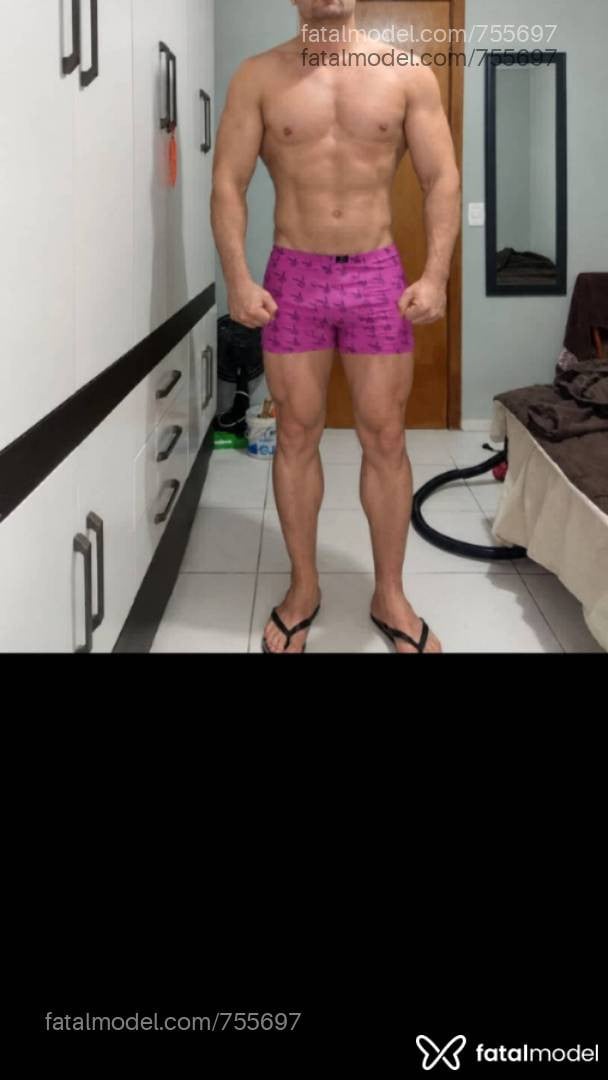 Acompanhante homem com cabelo castanho de olhos verdes - Ronaldo