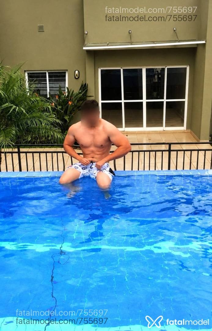 Acompanhante homem com cabelo castanho de olhos verdes - Ronaldo