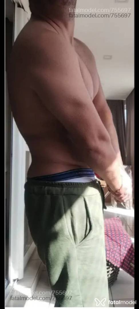 Acompanhante homem com cabelo castanho de olhos verdes - Ronaldo Acompanhante homem com cabelo castanho de olhos verdes - Ronaldo