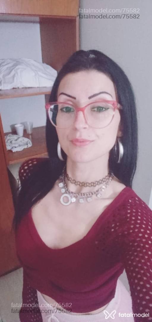 Acompanhante mulher com cabelo castanho de olhos castanhos - barbara