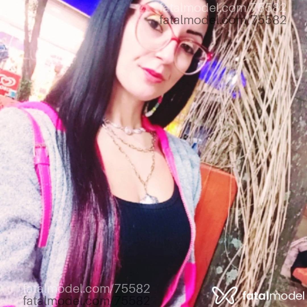 Acompanhante mulher com cabelo castanho de olhos castanhos - barbara