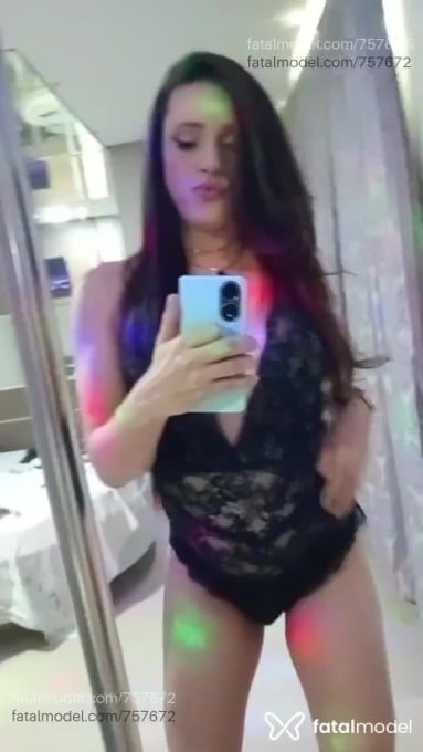 Acompanhante travesti com cabelo castanho de olhos castanhos em Ubá - Pétala