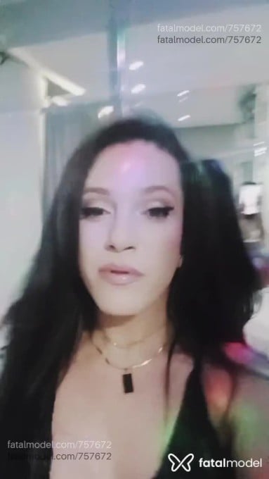 Acompanhante travesti com cabelo castanho de olhos castanhos em Ubá - Pétala