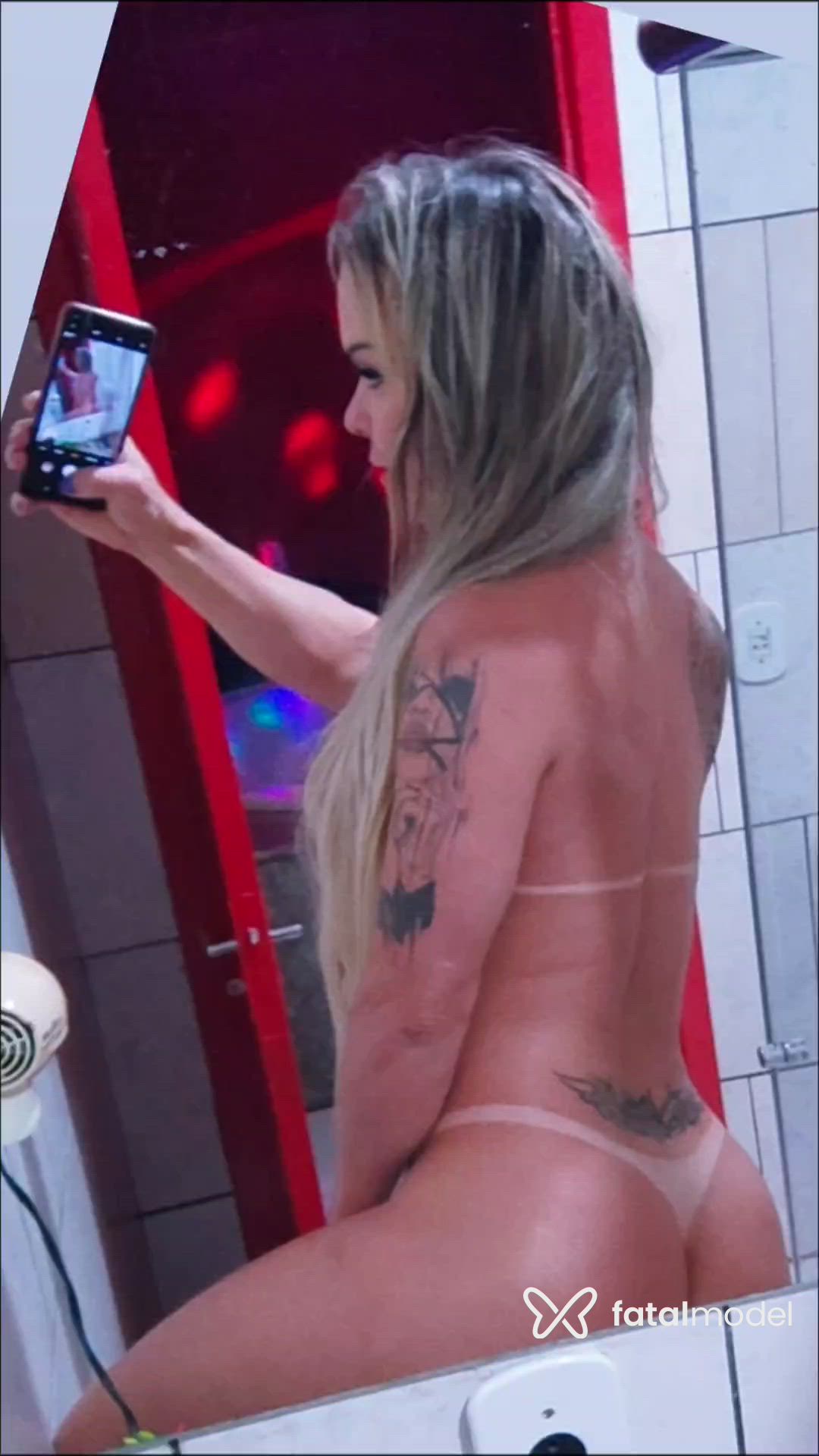 Acompanhante mulher trans loira (o) de olhos verdes - NICKOLE KAEFER