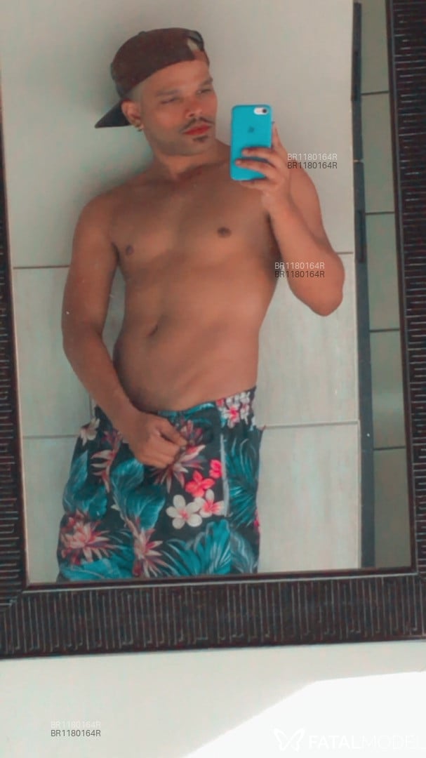 Acompanhante homem com cabelo castanho de olhos mel em Santos - Felipe Augusto