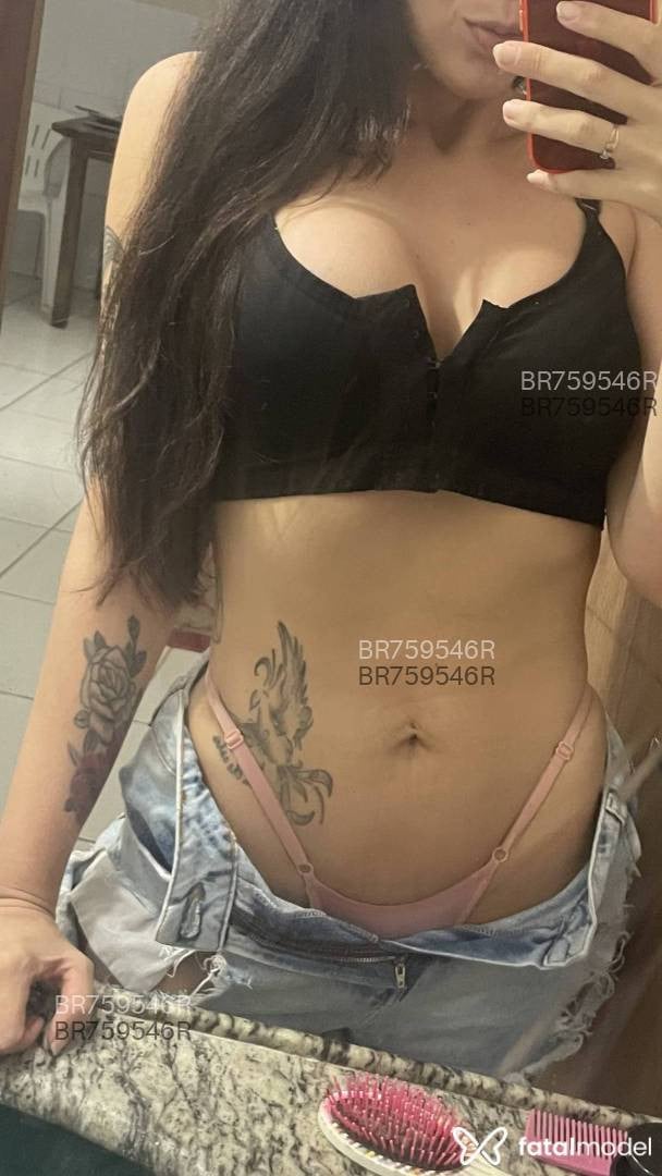 Acompanhante mulher com cabelo castanho de olhos verdes em Balneário Camboriú - Morena