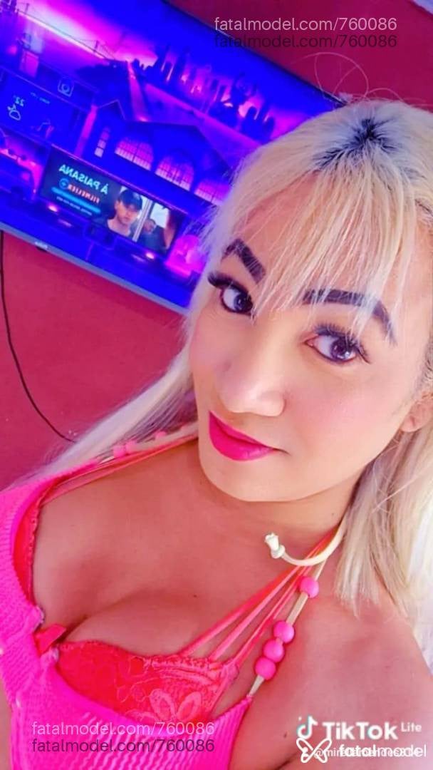 Acompanhante mulher trans loira (o) de olhos castanhos - Mirella Adotada