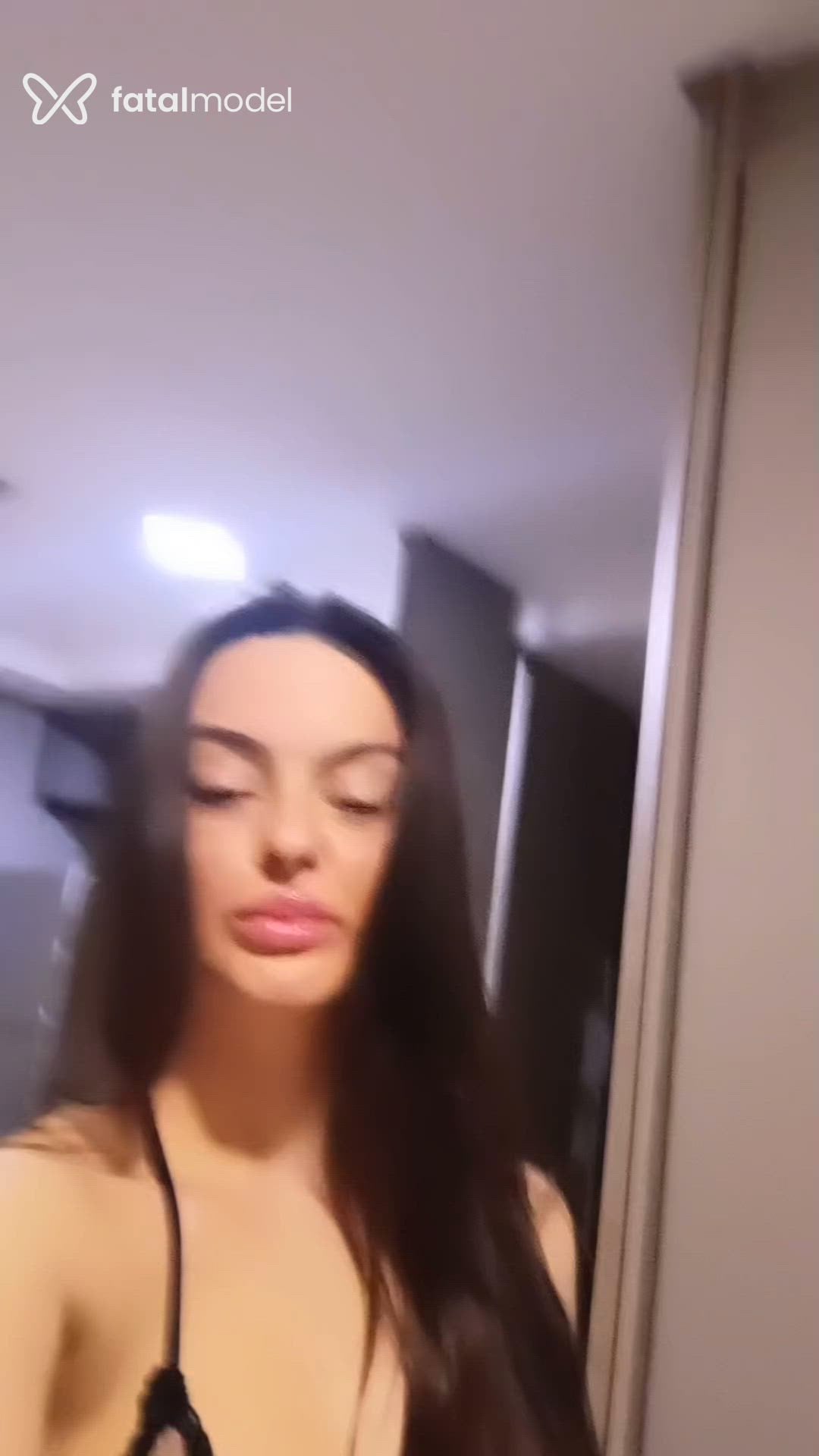Acompanhante mulher com cabelo castanho de olhos castanhos - Alícia