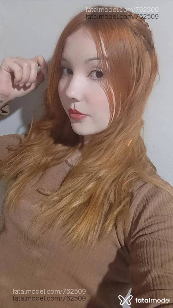 Acompanhante mulher ruiva (o) de olhos castanhos - Bruna