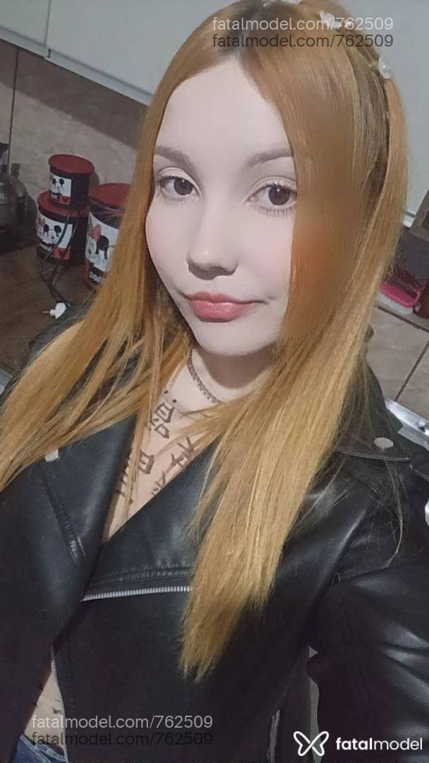 Acompanhante mulher ruiva (o) de olhos castanhos - Bruna