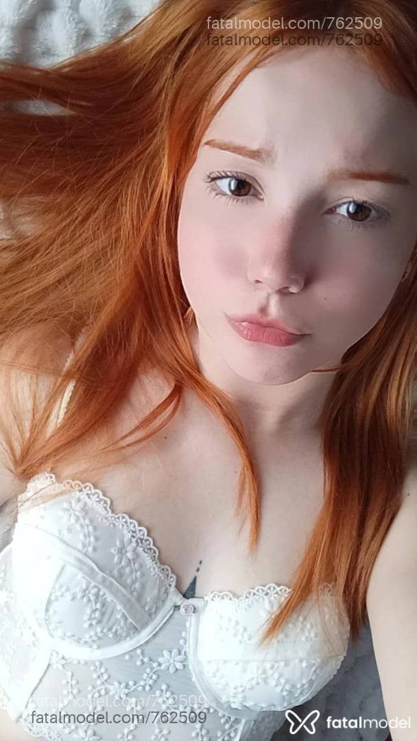 Acompanhante mulher ruiva (o) de olhos castanhos - Bruna