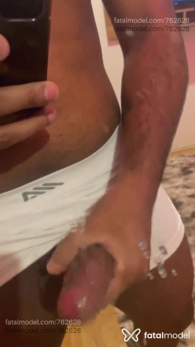 Acompanhante homem morena (o) de olhos pretos - APOLO Acompanhante homem morena (o) de olhos pretos - APOLO