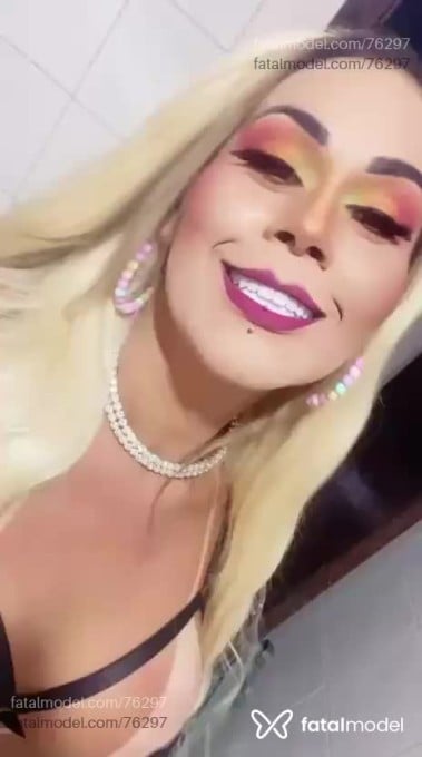 Acompanhante travesti loira (o) de olhos pretos em Divinópolis Acompanhante travesti loira (o) de olhos pretos em Divinópolis - Anunciante