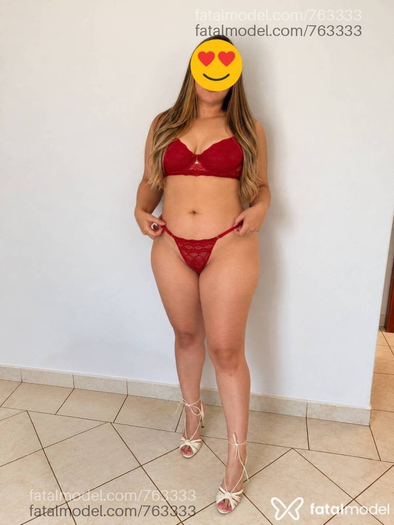Acompanhante mulher com cabelo castanho de olhos castanhos - Alanna