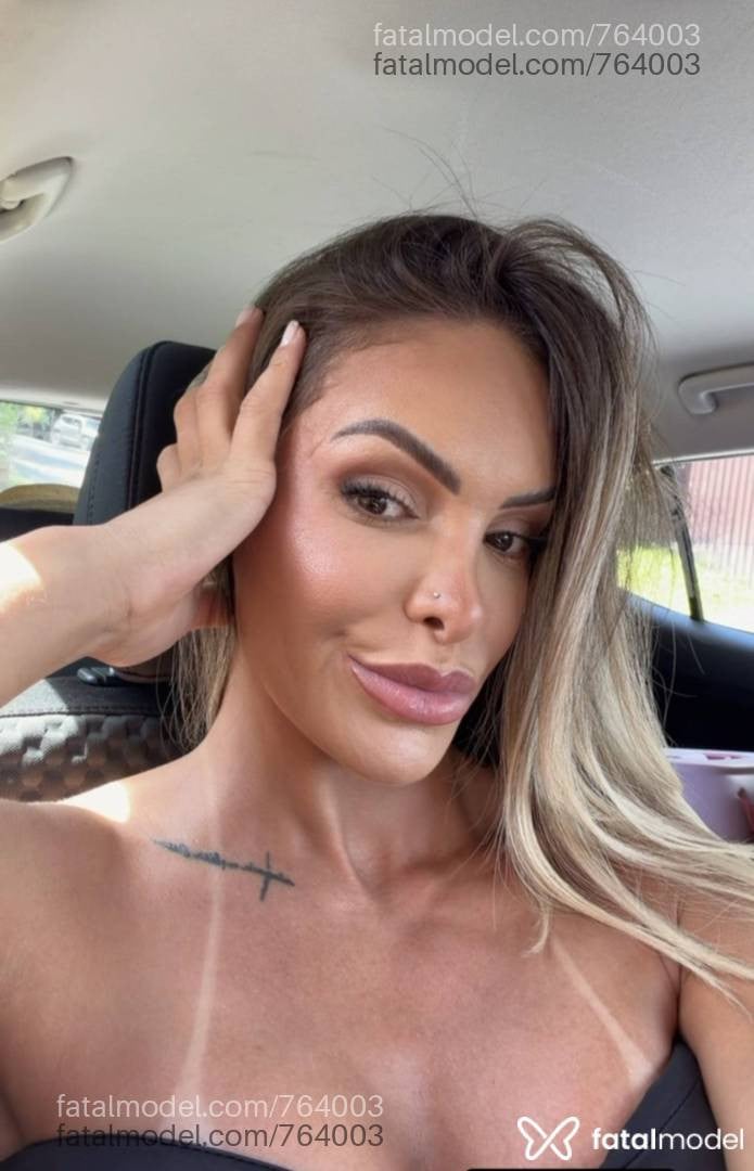 Acompanhante mulher loira (o) de olhos castanhos em São Paulo Acompanhante mulher loira (o) de olhos castanhos em São Paulo - Amanda Medeiros