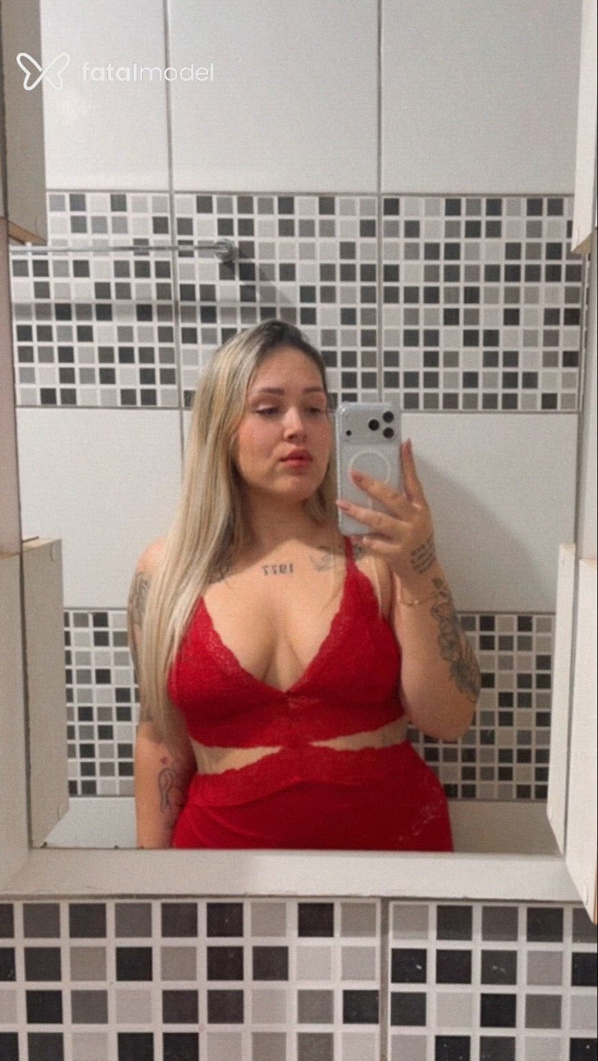 Acompanhante mulher loira (o) de olhos mel - Pamela Leticia