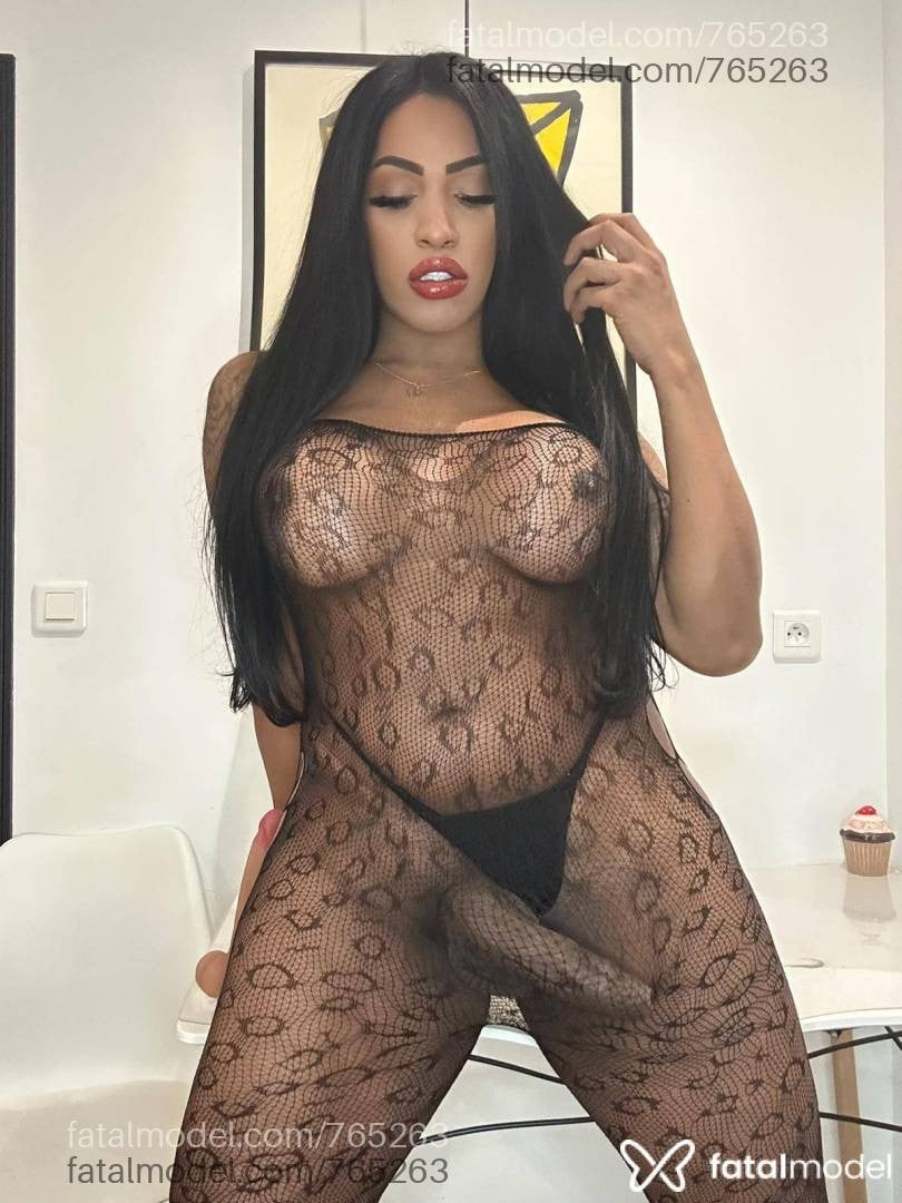Acompanhante mulher trans morena (o) de olhos castanhos - Brithany Hausenbek