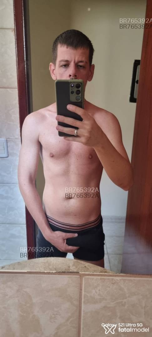 Acompanhante homem com cabelo castanho de olhos castanhos em Votuporanga Acompanhante homem com cabelo castanho de olhos castanhos em Votuporanga - Farina