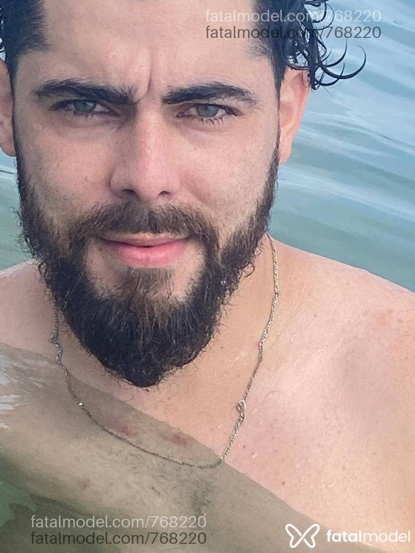 Acompanhante homem morena (o) de olhos verdes em Porto Alegre Acompanhante homem morena (o) de olhos verdes em Porto Alegre - Wolff