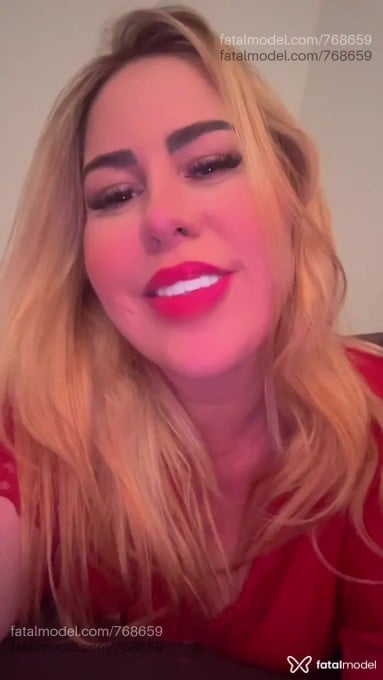 Acompanhante mulher com cabelo castanho de olhos castanhos - Paolla Acompanhante mulher com cabelo castanho de olhos castanhos - Paolla
