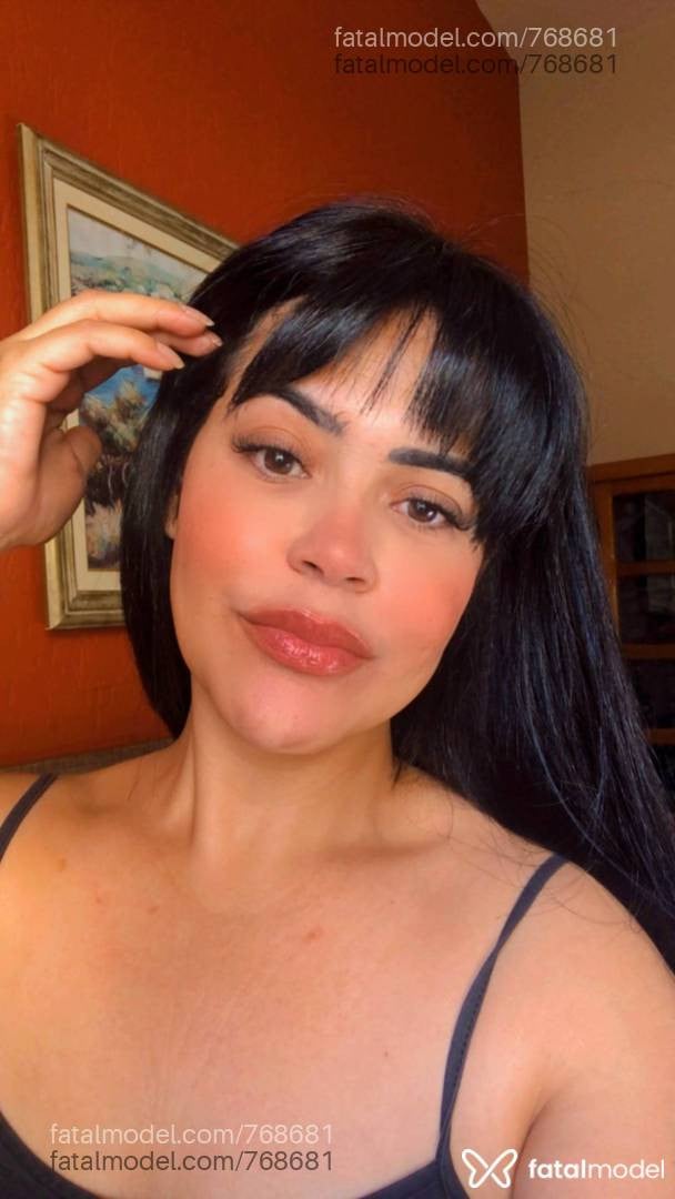 Acompanhante mulher morena (o) de olhos pretos - PRISCILLA