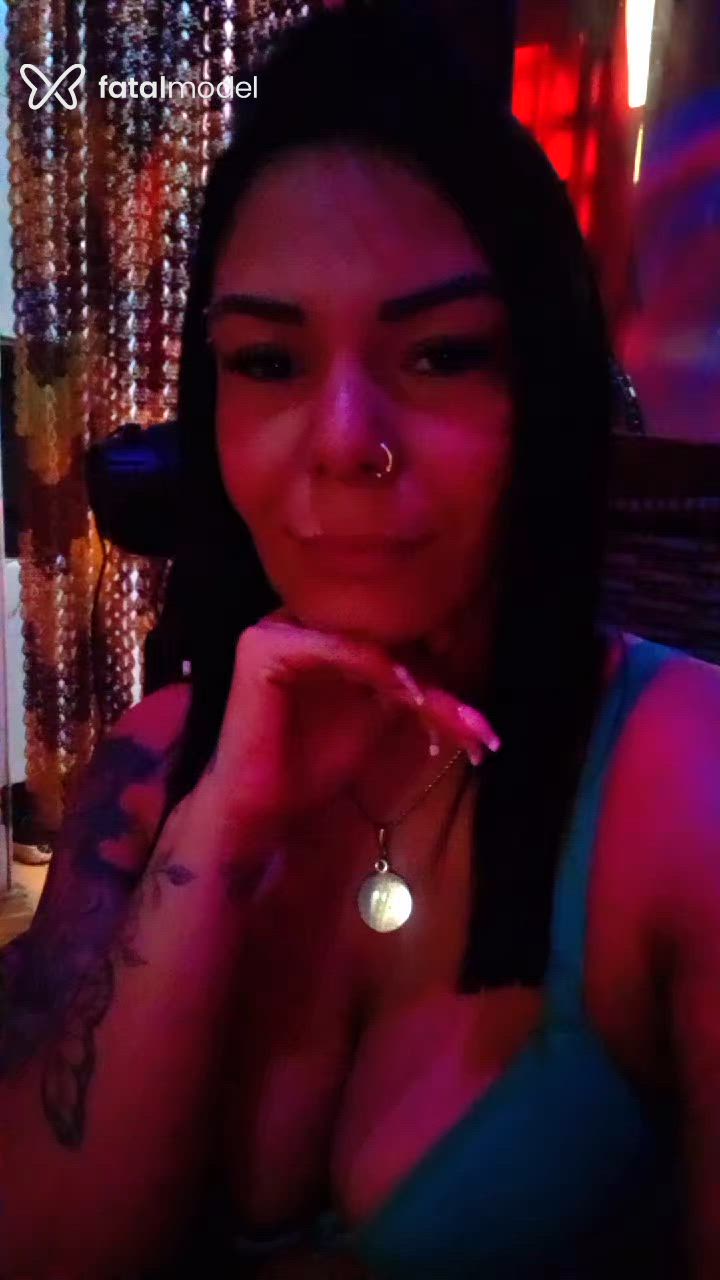 Acompanhante mulher morena (o) de olhos castanhos - morena