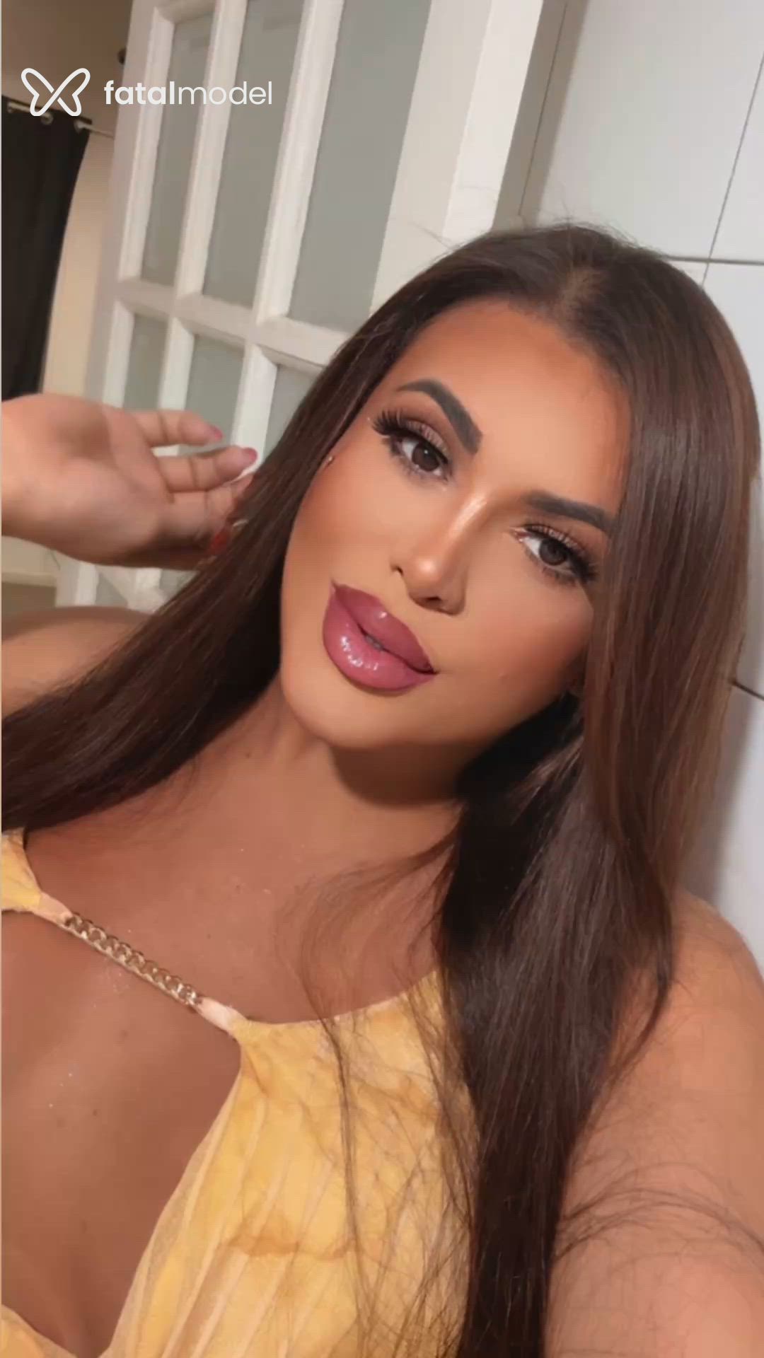 Acompanhante mulher trans com cabelo castanho de olhos castanhos - Zaniny