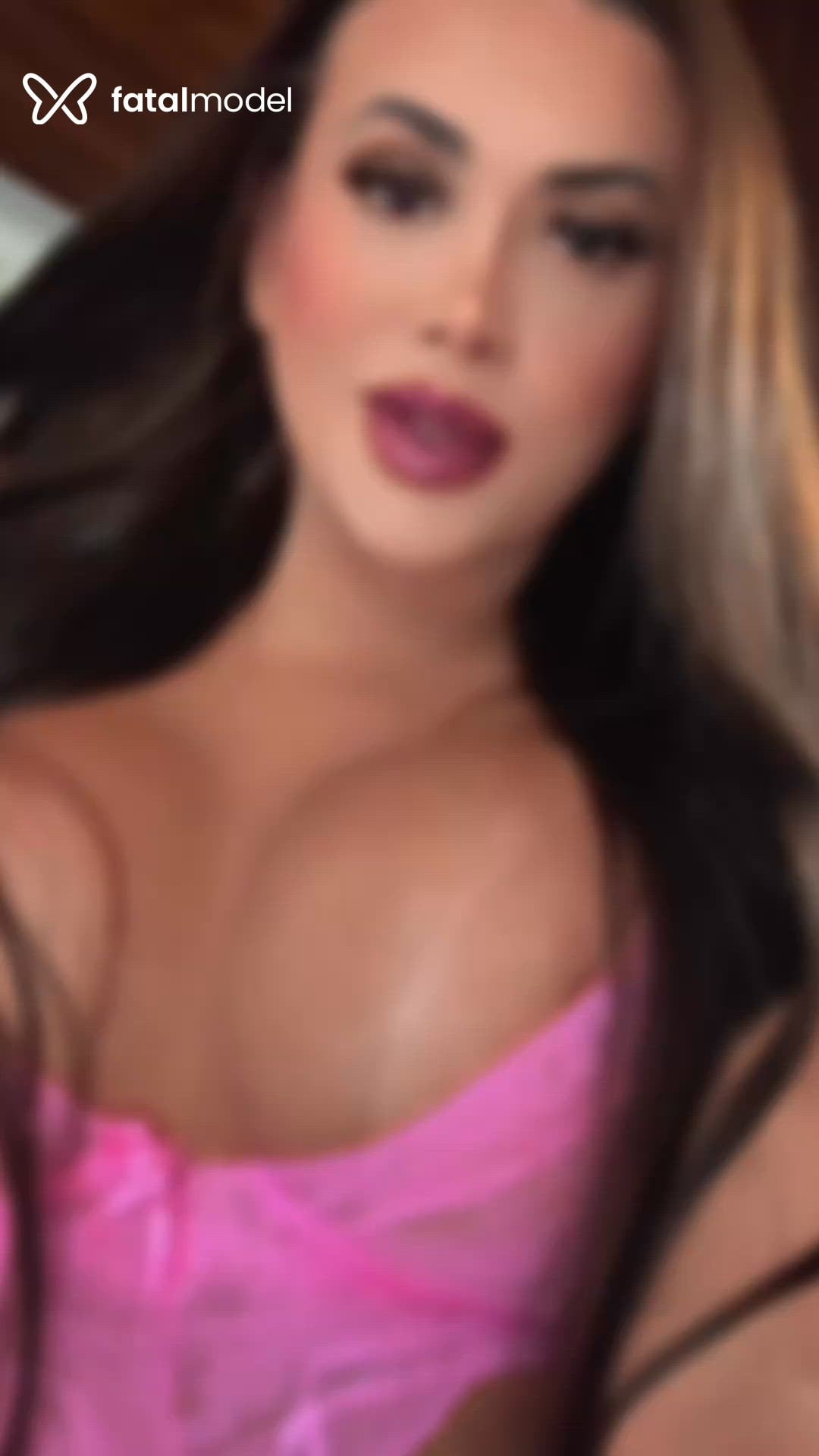 Acompanhante mulher trans com cabelo castanho de olhos castanhos - Zaniny