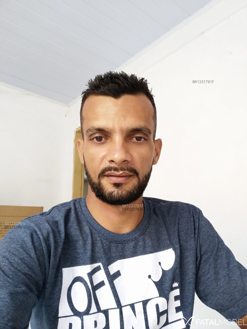 Acompanhante homem morena (o) de olhos castanhos em Serra - Thiago