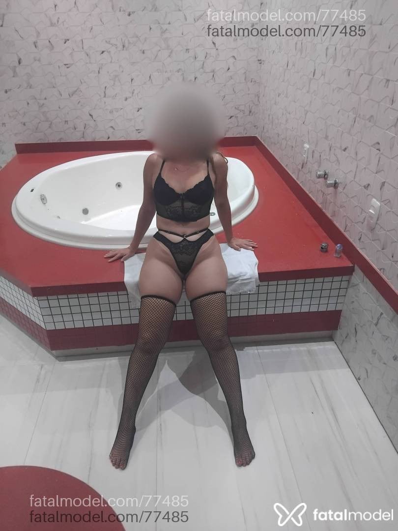 Acompanhante mulher loira (o) de olhos castanhos - Danimassagem