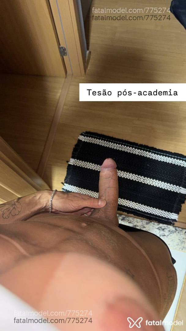 Acompanhante mulher trans com cabelo castanho de olhos castanhos - Linah Rodrigues