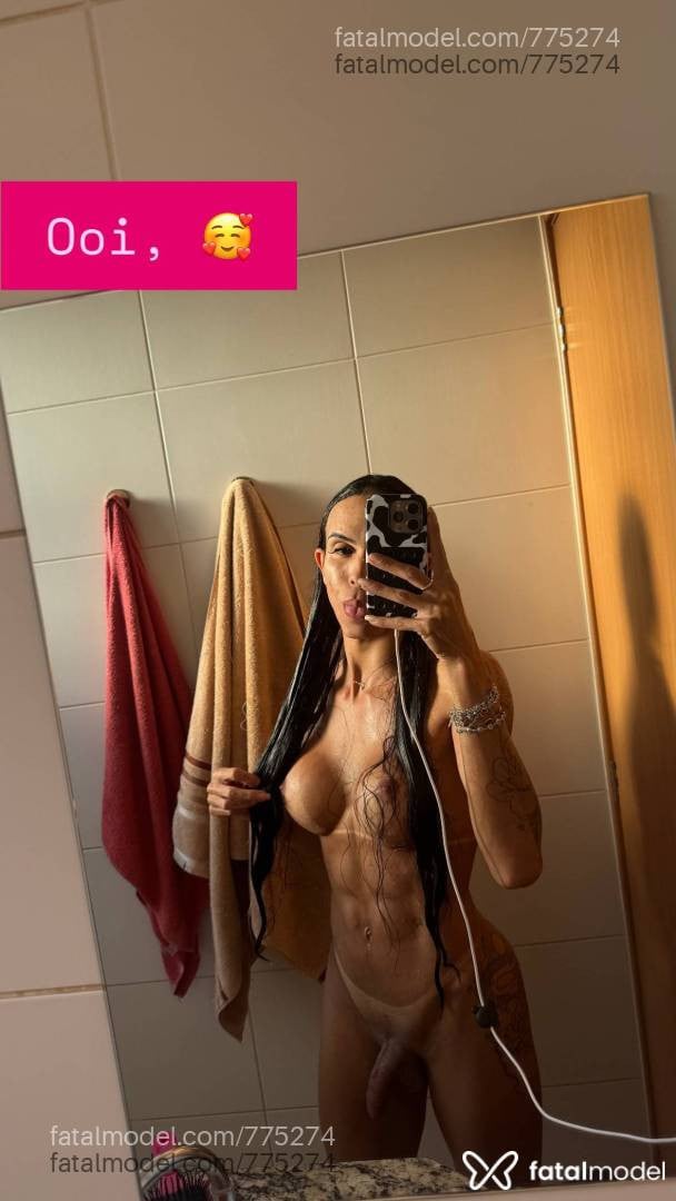 Acompanhante mulher trans com cabelo castanho de olhos castanhos - Linah Rodrigues